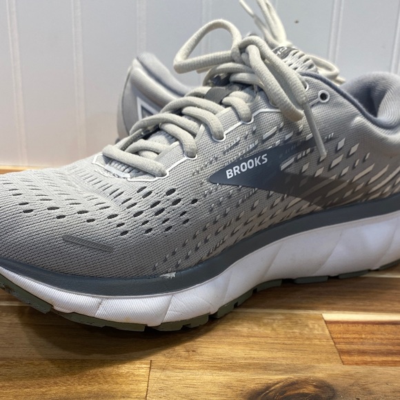 Brooks Ghost 13 Light Gray Athletic Shoes - Picture 3 of 8